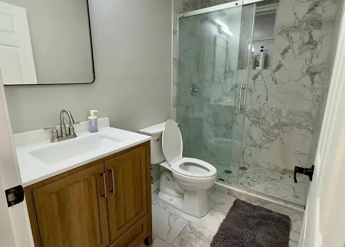 Apartment 4br Downtown Retreat Free Street Parking