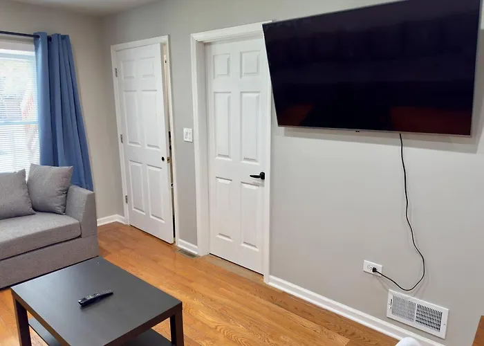4br Downtown Retreat Free Street Parking Apartment