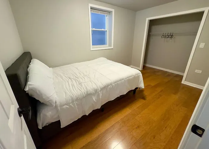Apartment 4br Downtown Retreat Free Street Parking Chicago
