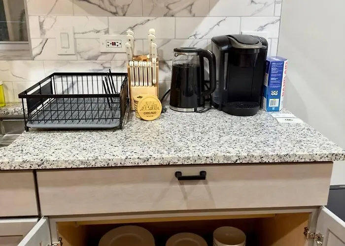 Apartment 4br Downtown Retreat Free Street Parking
